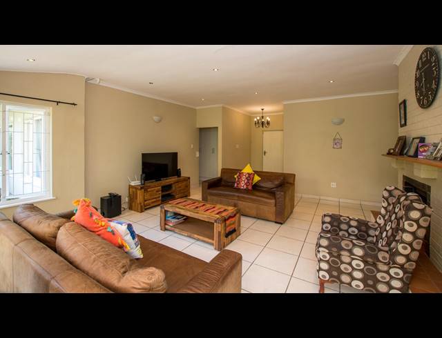 4 BEDROOM HOUSE FOR SALE IN ATHOLL HEIGHTS
